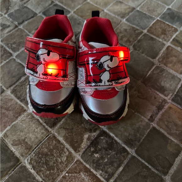 Snoopy light up shoes - Picture 5 of 8